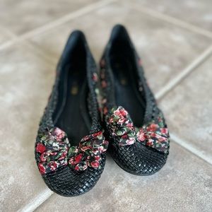 Restricted Flats with Bow